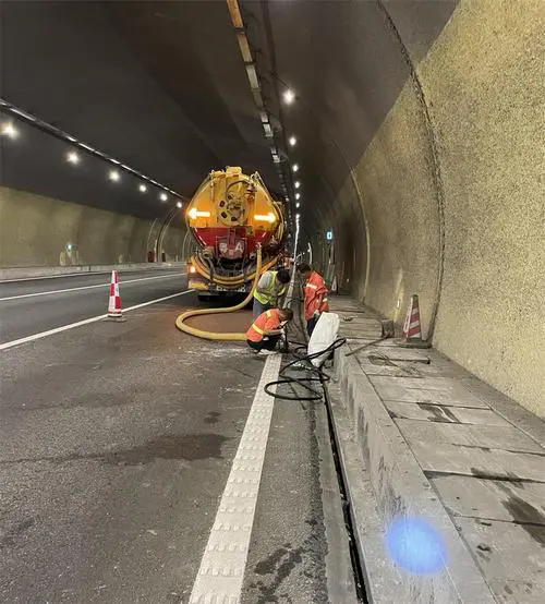 陇西隧道排水渠清淤